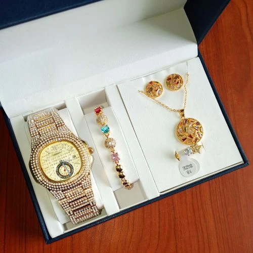Lookworld Full Studded & Beauty Sophisticated Set Of Ladies Wristwatch/Necklace/